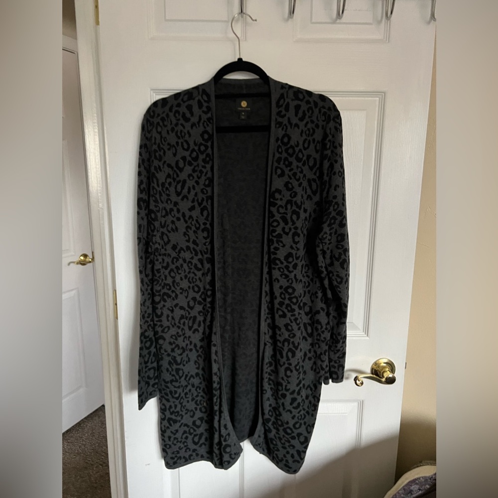 Womans black grey leopard cardigan sweater like new